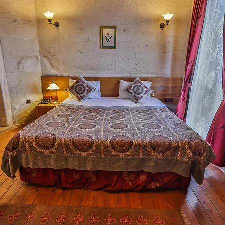 La Casa Cave 3*