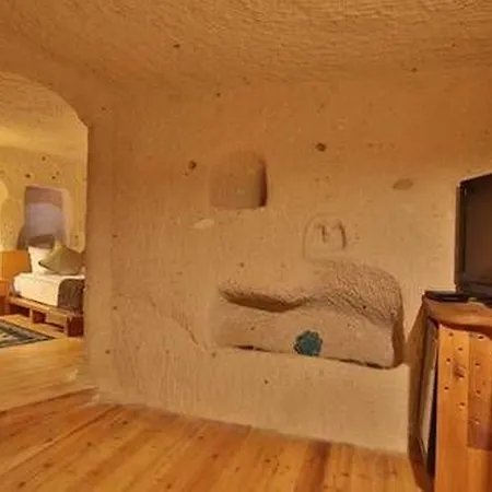 La Casa Cave