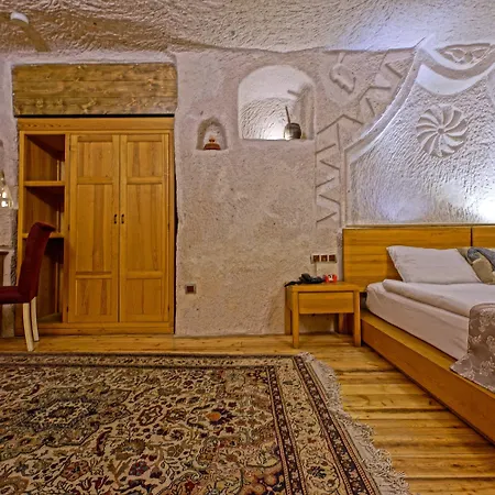 La Casa Cave 3*