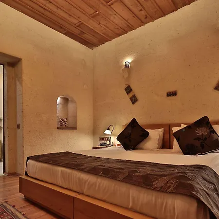 La Casa Cave 3*