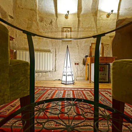 La Casa Cave 3*