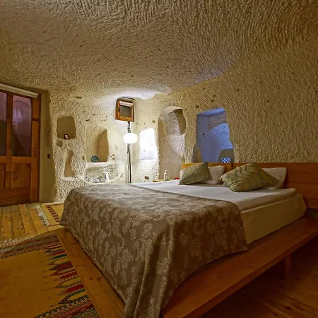 La Casa Cave 3*