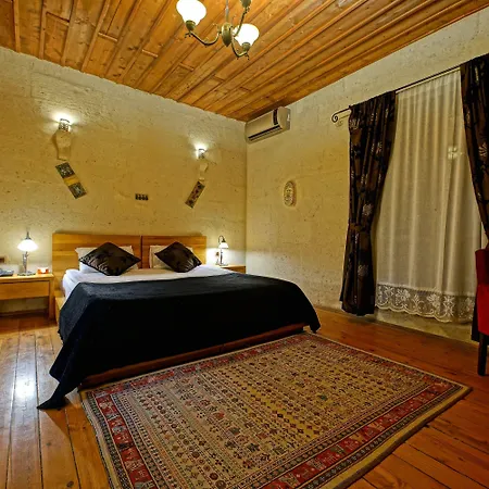La Casa Cave 3*