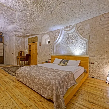 La Casa Cave 3*