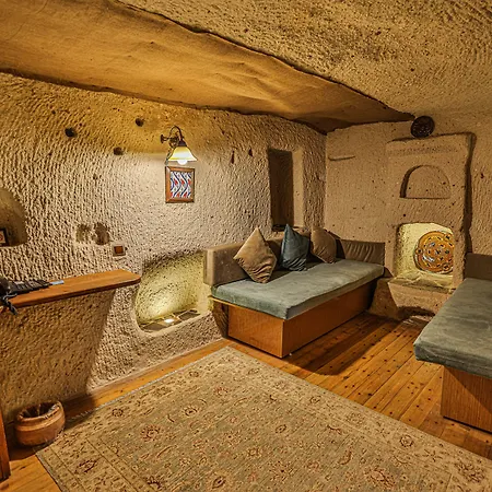 La Casa Cave 3*